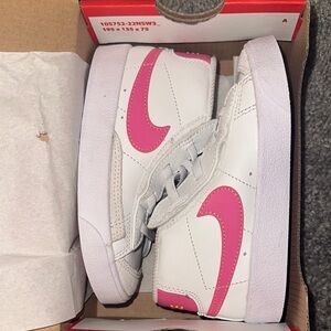Nike Blazer Mid Sneakers